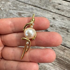 Vintage Jewelry Faux Pearl Bar Pin Gold Tone Brooch